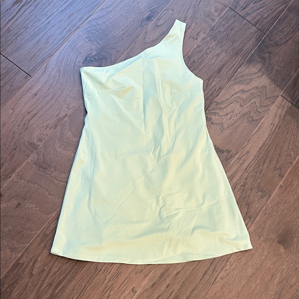 Abercrombie and Fitch athletic dress